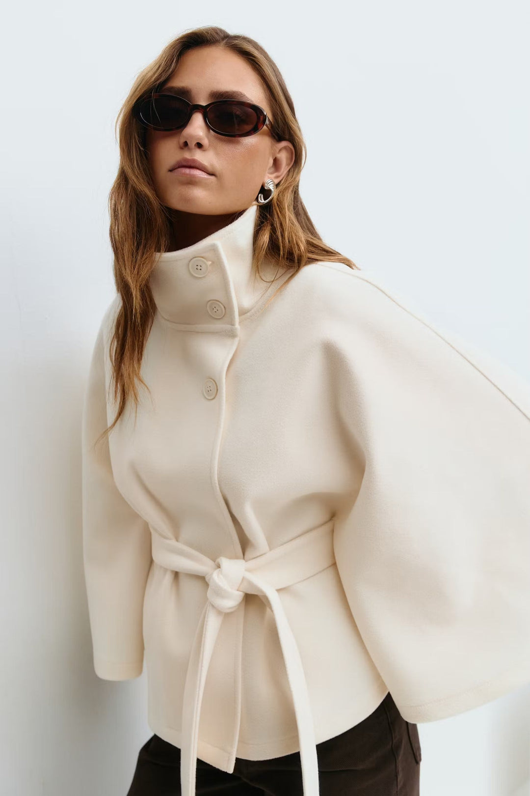 Bertille — Cape Femme Col Montant Ceinturée Courte, Nelly Boutique — image 1