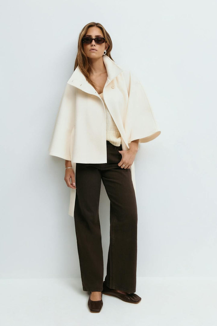 Bertille — Cape Femme Col Montant Ceinturée Courte, Nelly Boutique — image 4