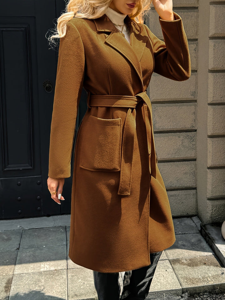 Colette — Manteau Femme Long Ceinturé Col Tailleur, Nelly Boutique — image 8