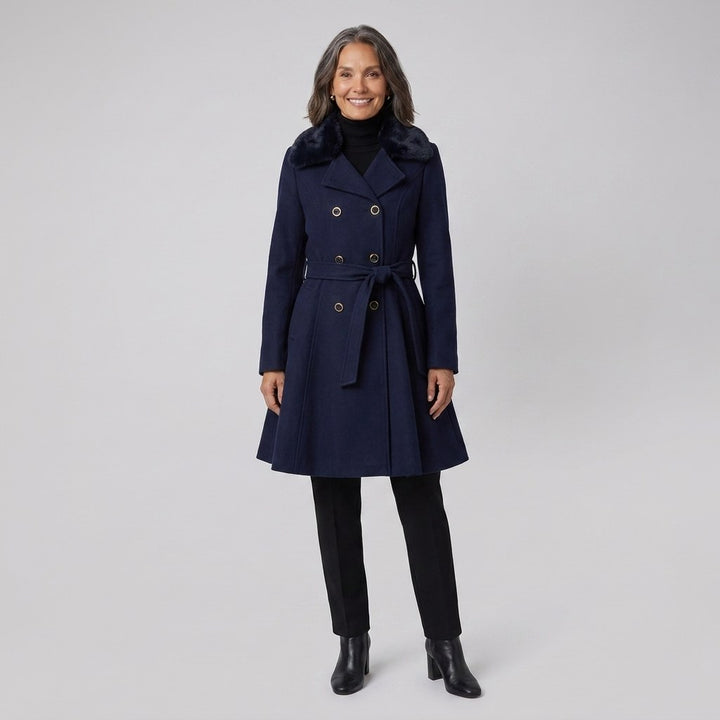 Hélène — Manteau Hiver Femme Ceinturé Col Fausse Fourrure, Nelly Boutique — image 9