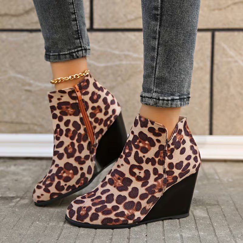 Léontine — Chaussures Femme Bottines Compensées Zip Coupe Large, Nelly Boutique — image 10